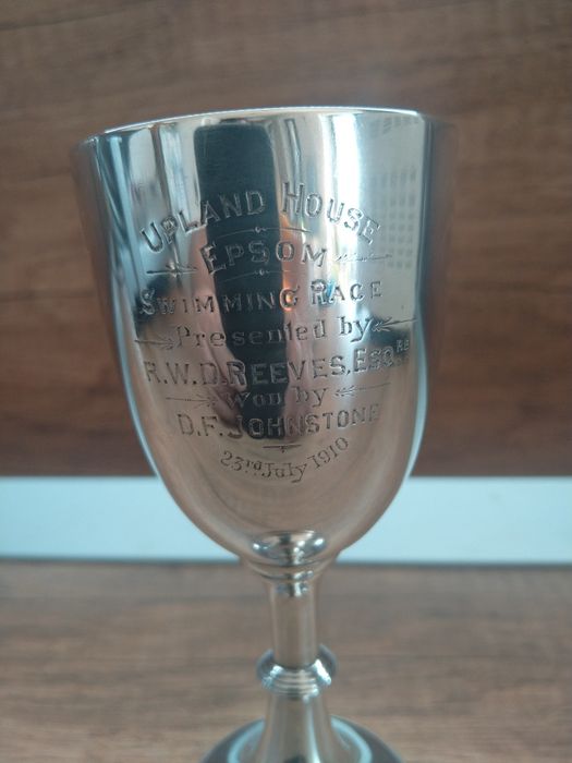 Продавам уникален сребърен бокал на Английски сребърник от Честър