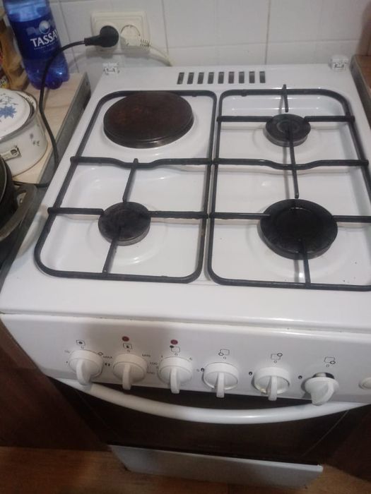 Продам газ плиту