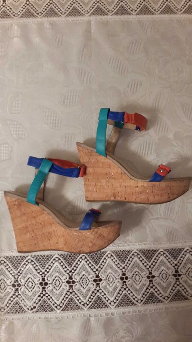 Летние босоножки на платформе.