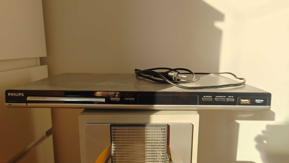 Домашна кино система Филипс home theatre Philips LX-700 + подарък - DVD player DVP 5960