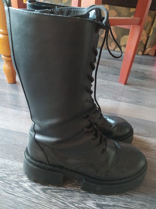 Лот от маратонки и ботуши