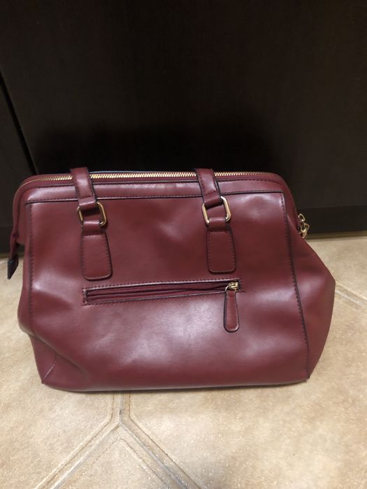 Чанта в модерен тренди цвят бордо