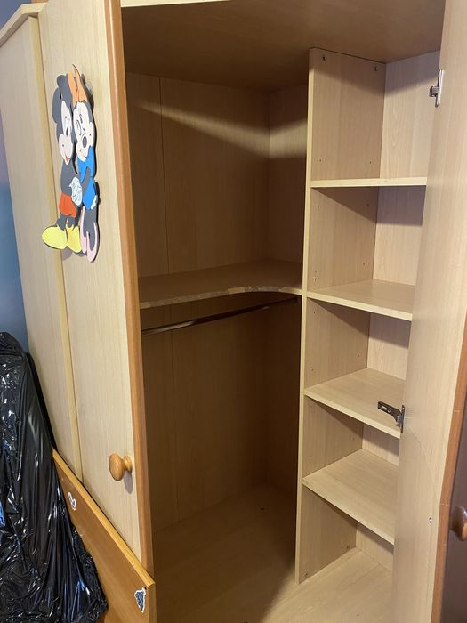 Dulap pe colț spatios pentru copii