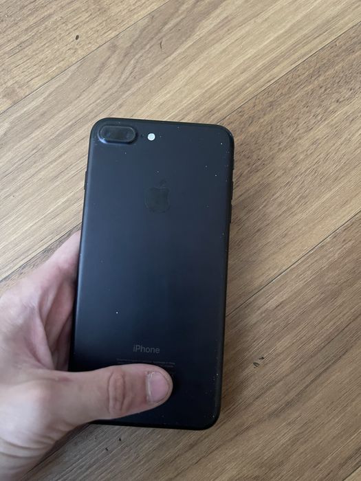 Продам Айфон 7 плюс