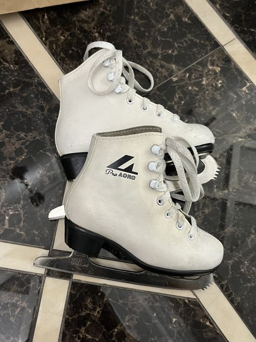 Коньки белые детские