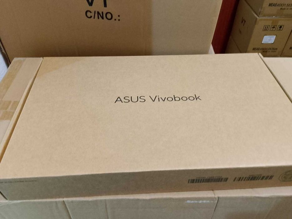 НОВ! Лаптоп ASUS Vivobook 15 X1504VA-BQ2445 16GB RAM