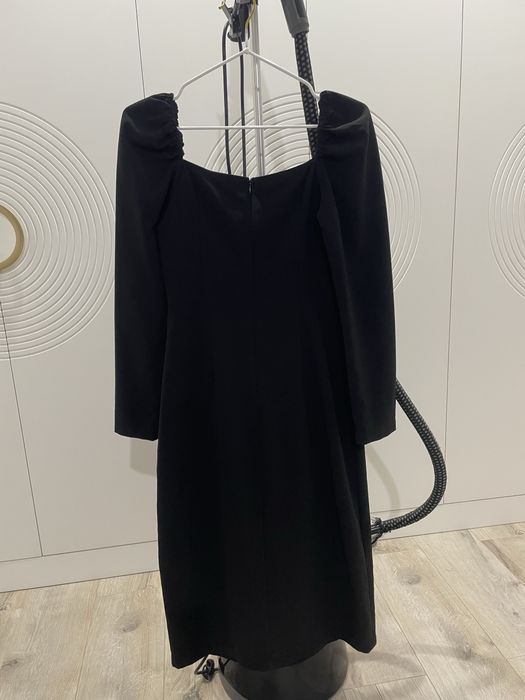 Продам черное плвтье