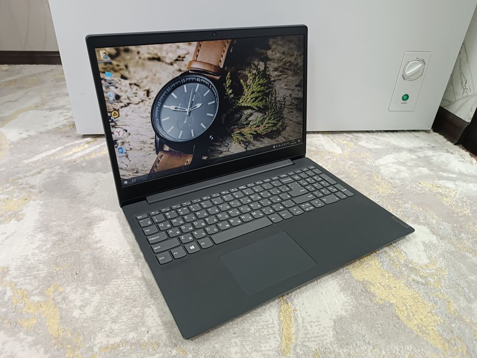 Ноутбук Lenovo AMD Современный.