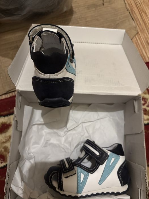 Сандалии детские новые