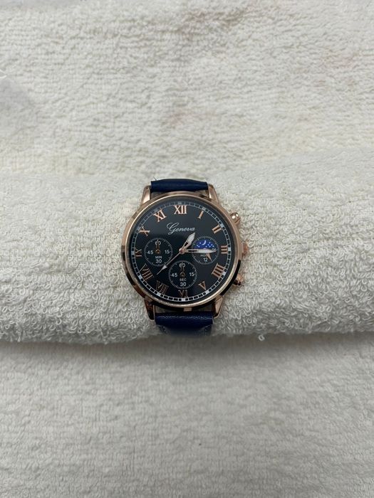 Часы  кварцевые.