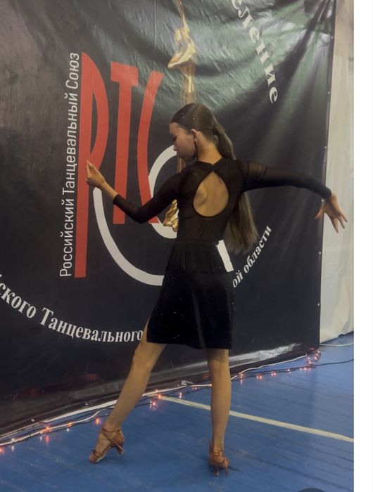 Продаю платье на латину