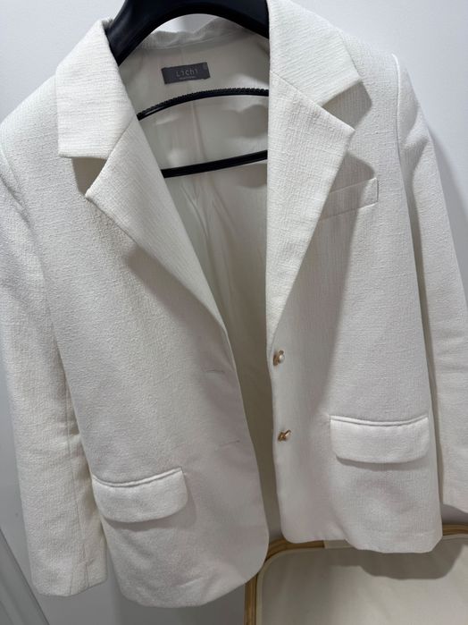 Белый женский пиджак