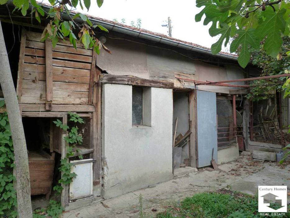 115929 Къща с равен двор в с. Беляковец, на минути от Велико Търново