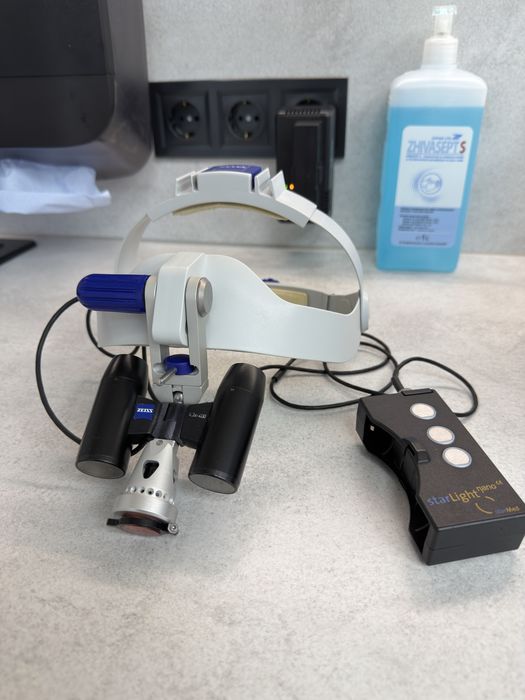 Увеличителни лупи Zeiss EyeMag Pro с шлем и осветление