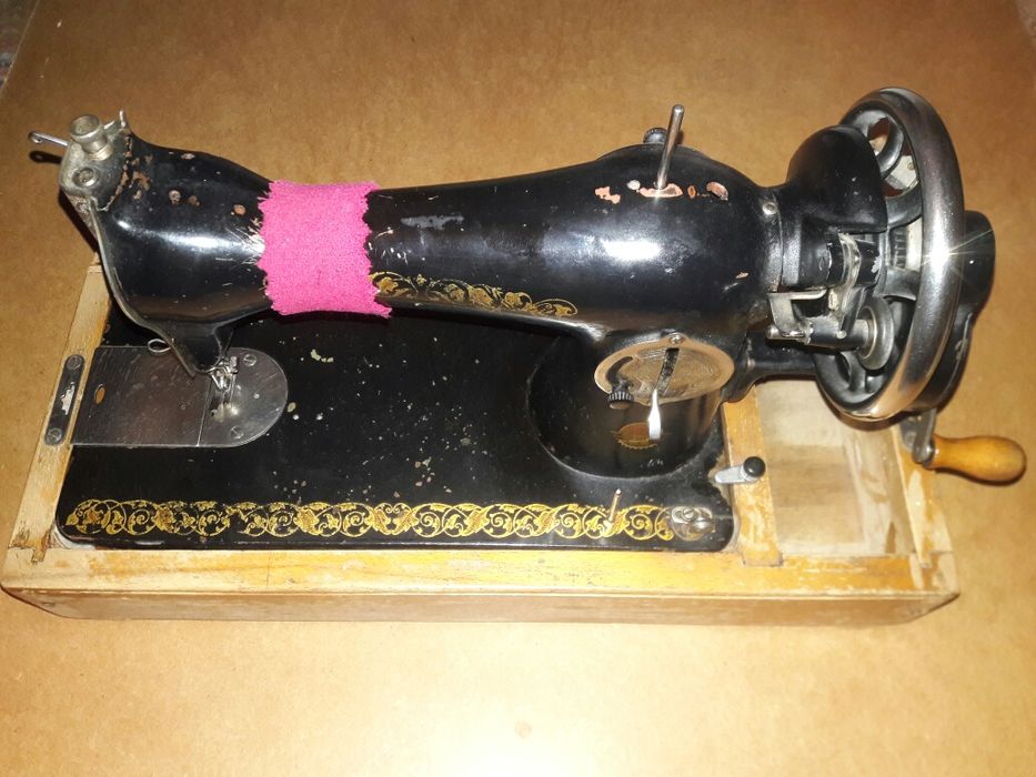 Машинка швейная ручная.Подольск.Без крышки.В рабочем состоянии.