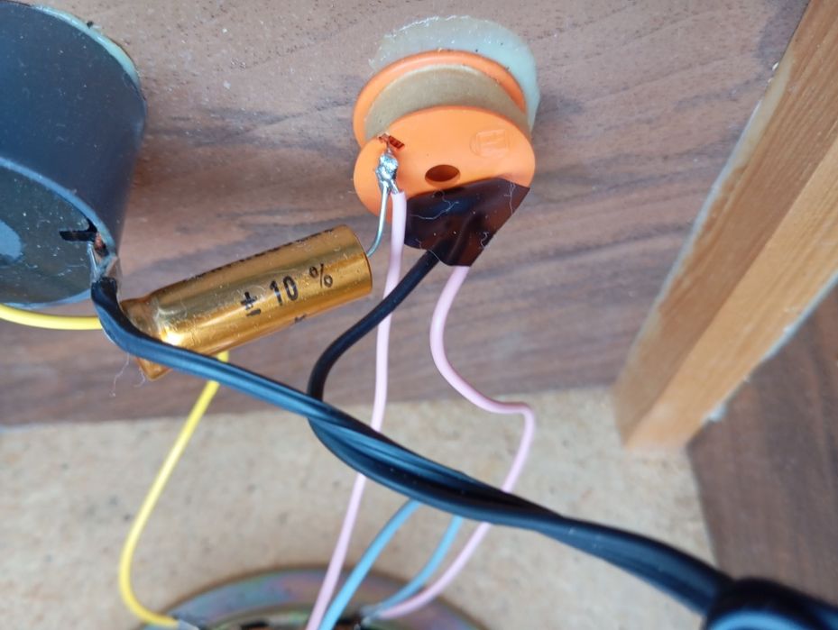 Тонколони Universum 20вата 4ома