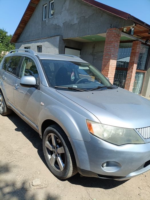 Mitsubishi outlander 2