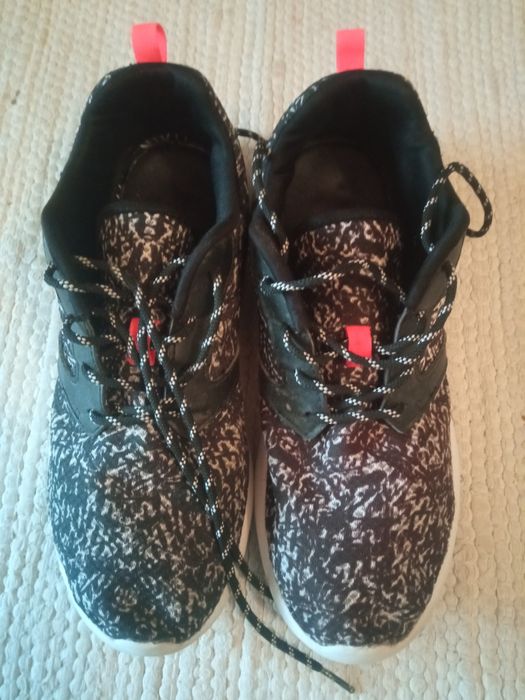 Vând adidași Nr 42