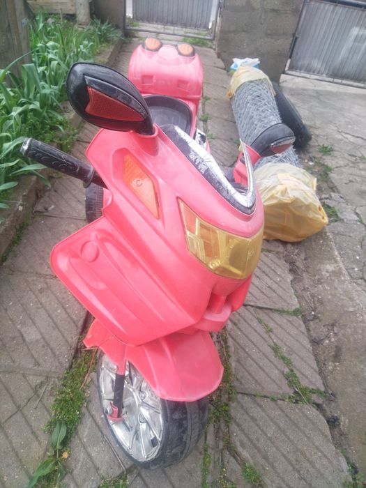 Детска електрическа триколка.
Цената е съобразена със състоянието.