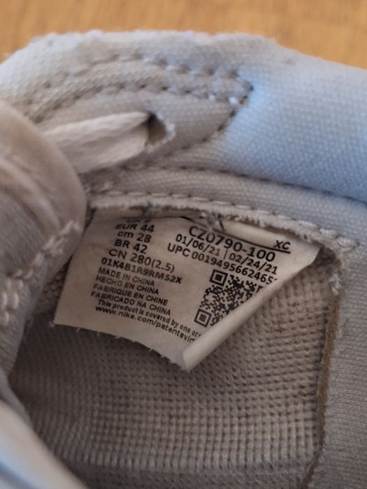 Adidași Nike Air albi – mărimea 44, stare bună