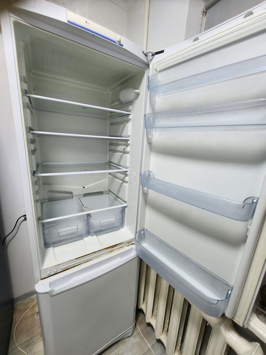 Продам холодильник индезит