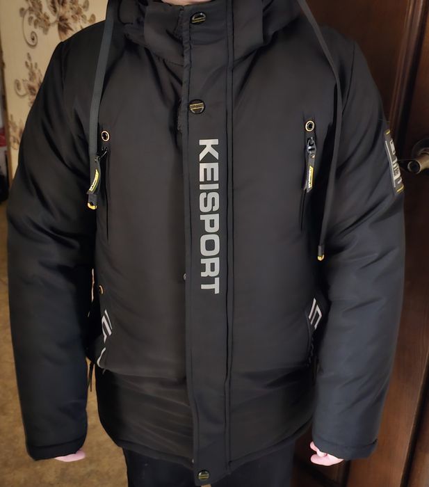 Продам Зимнию Куртку в отличном состоянии 152 размер