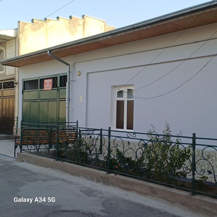 Центрда. Уй сотаман 6 хона 4 сотих расм озиники .брусчаткали