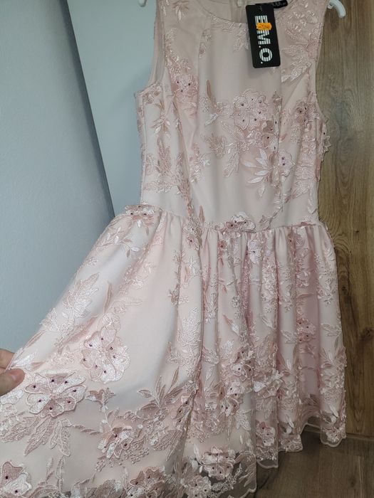 Rochie  este noua cu eticheta