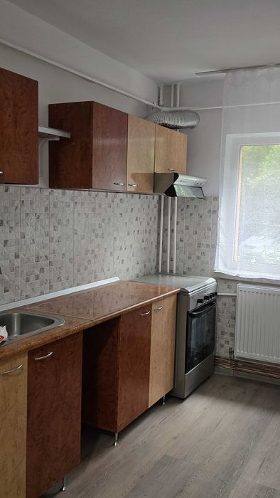 Inchiriez apartament  2 camere