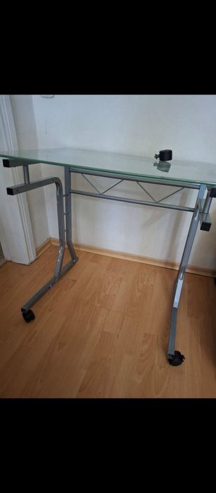 стол компьютерный на 4 роликах