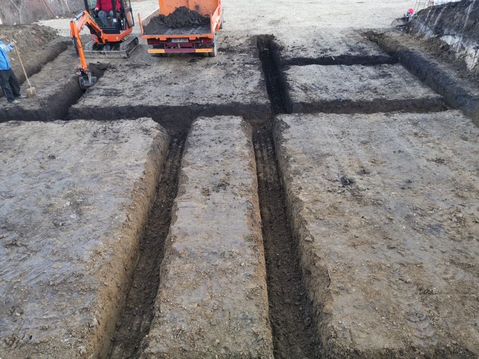 Miniexcavator de inchiriat