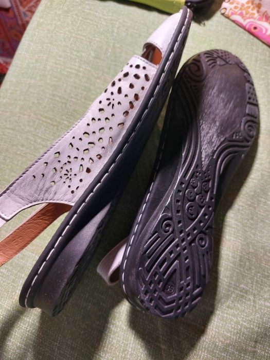 Кожаные босоножки