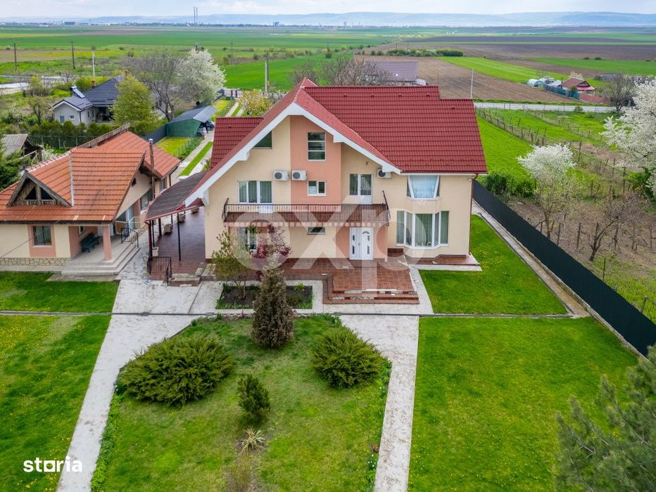 Casa/vila de vanzare cu teren generos 3659 mp si 3 constructii, Sarata