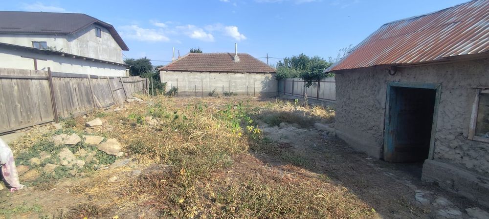 Vând casă bătrânească  în județul Tulcea ,oraș Măcin