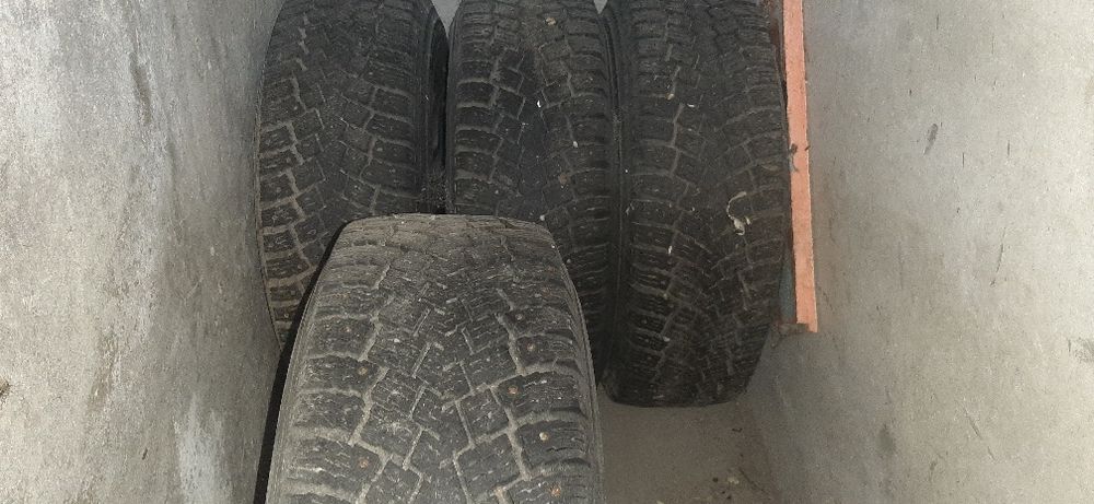 Продам шины Nokian шипованные