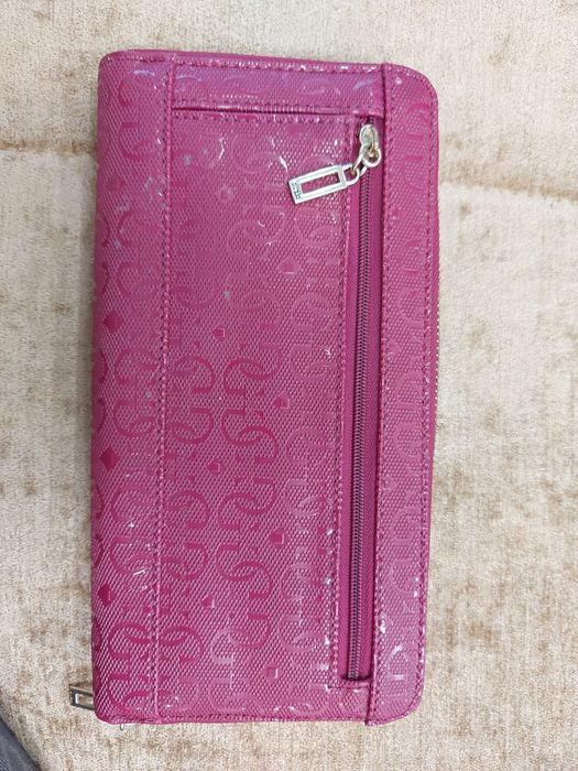 Портфейл на Guess
