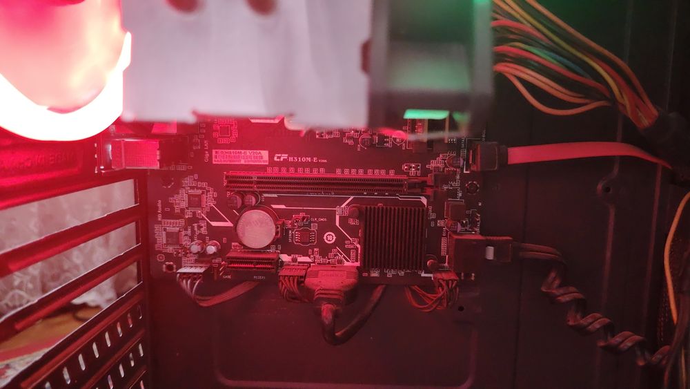 Kompyuter Intel Core i5-9400f
12 GB RAM
SSD