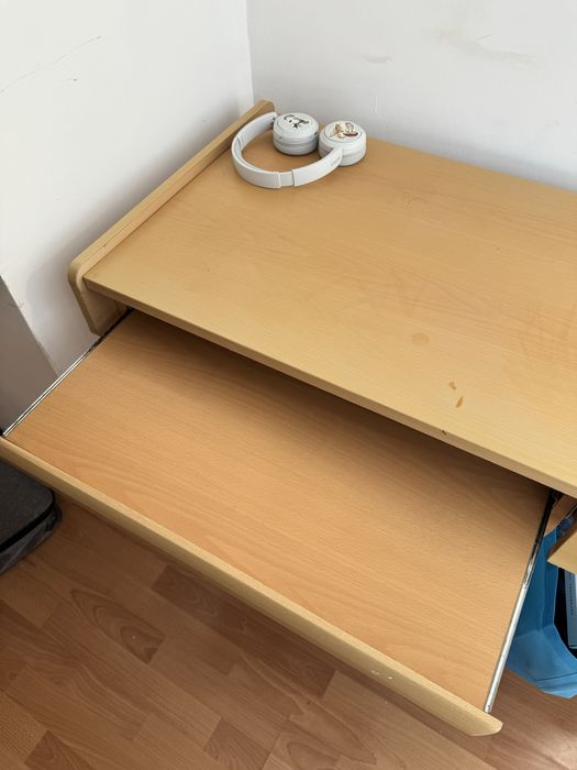 Продам столик для учебы!