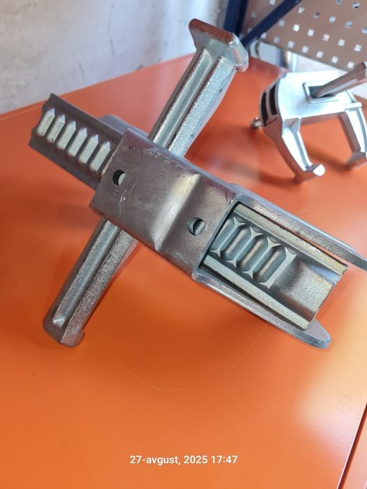 Universal zamok. Замок опалубки универсальный. Клиновый замок.