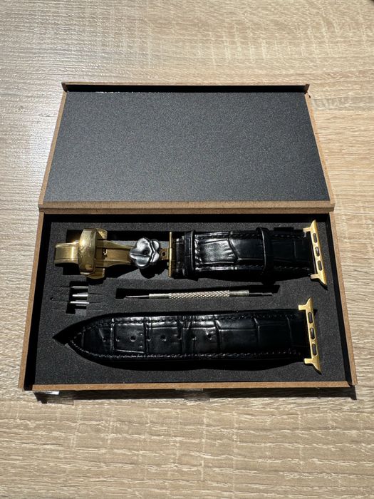 Елегантна кожена каишка за Apple Watch 46mm с "Butterfly" закопчалка