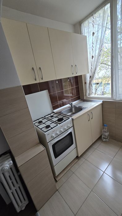 Vând apartament cu o cameră zona Dacia