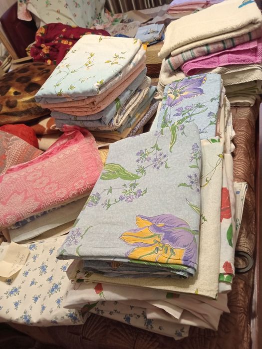 Продам  постельное белье, одеяла,полотенца, пледы и др.