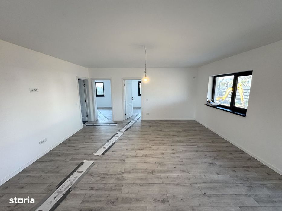 577 mp teren! ASFALT!CANALIZARE!Casa 4 camere, Valea Ursului-Vorovesti