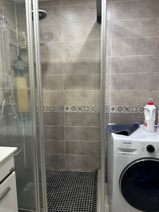 Душевая кабинка для ванной