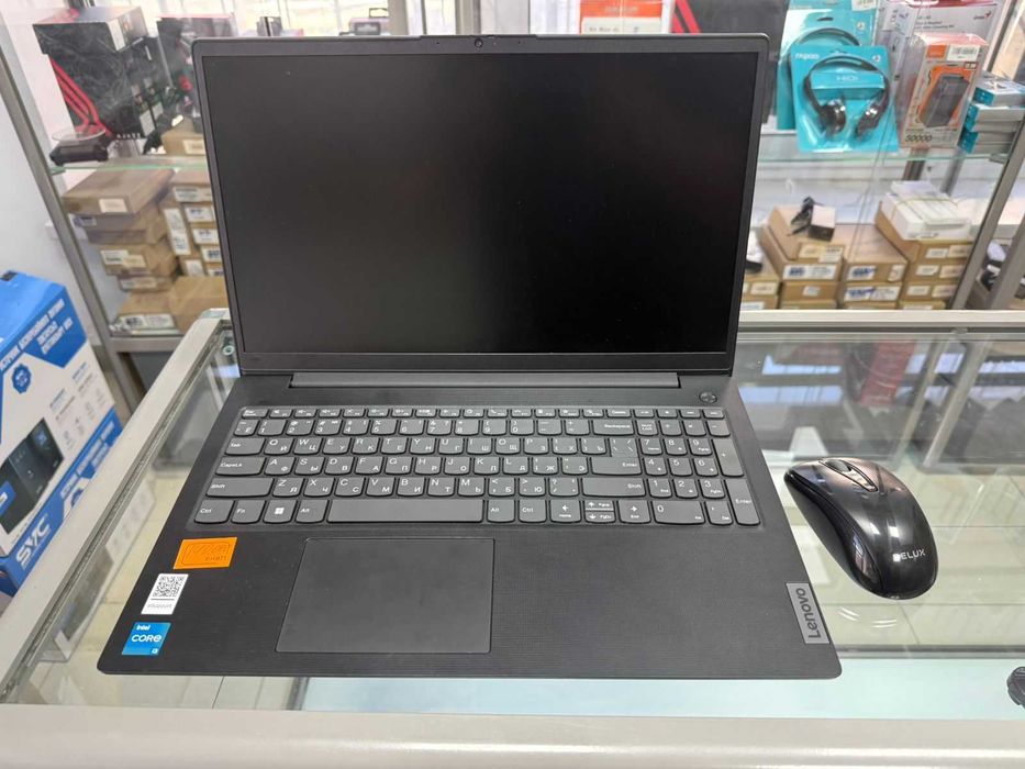 Ноутбук Lenovo, почти не использовался в состоянии нового