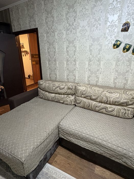 Продаю диван для гостинной