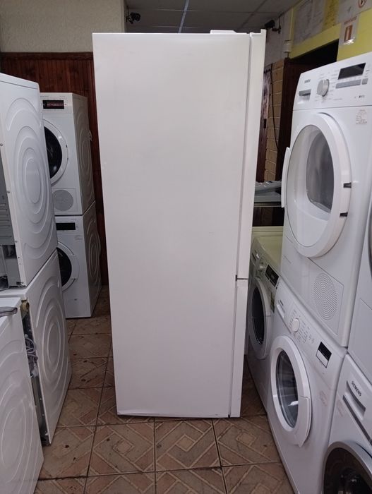 Чисто нов  комбиниран хладилник с фризер  с две години Гаранция!