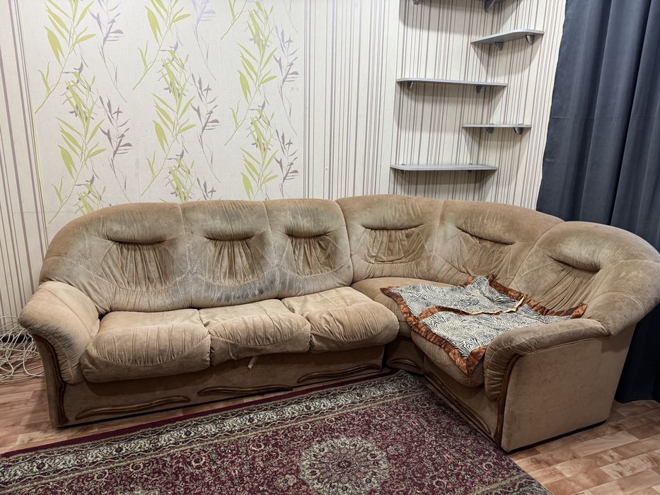 Продам диван-угловой с креслом
