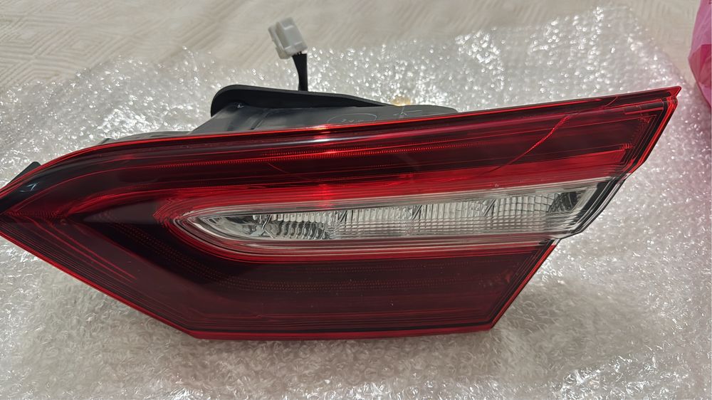 Фонарь Тойота камри 75 2021 года