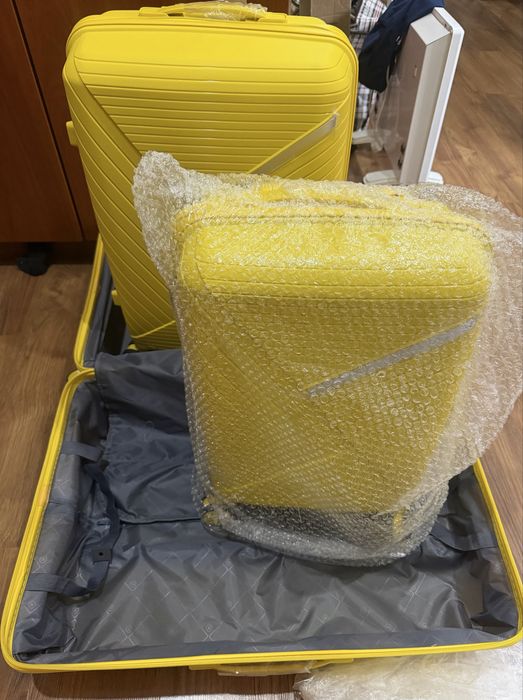 Продается новый комплект чемоданов